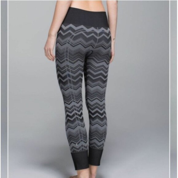 Lululemon Ebb to Street Leggings Chevron Black 7/8 Tight Activewear Yoga Size 6 - Picture 2 of 9